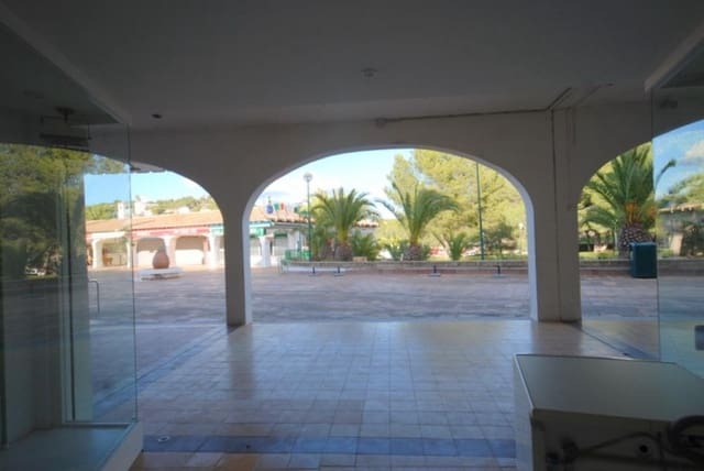 Kaupallinen myytävänä paikassa Santa Ponsa, Calvià - 130 000 € (Ref: 1717689)