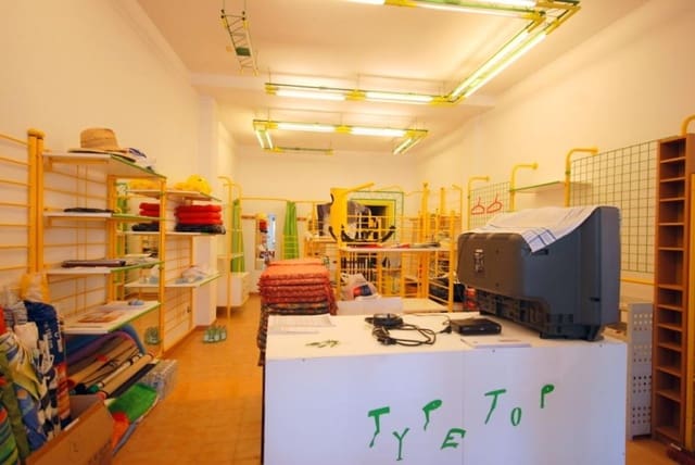 Kaupallinen myytävänä paikassa Santa Ponsa, Calvià - 130 000 € (Ref: 1717689)