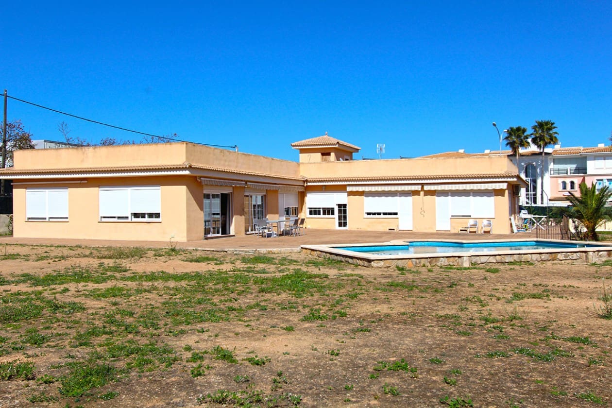 5 bedroom Villa for sale in Santa Ponsa - € 2,795,000 (Ref: 2214951)