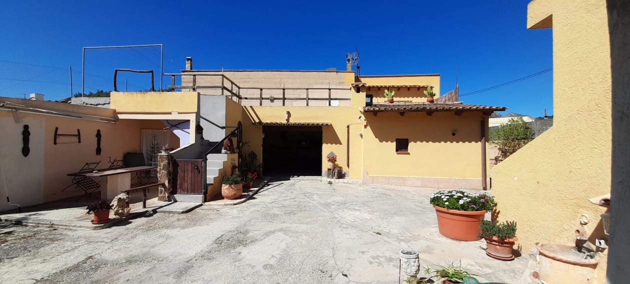7 bedroom Townhouse for sale in Andratx - € 800,000 (Ref: 4840513)