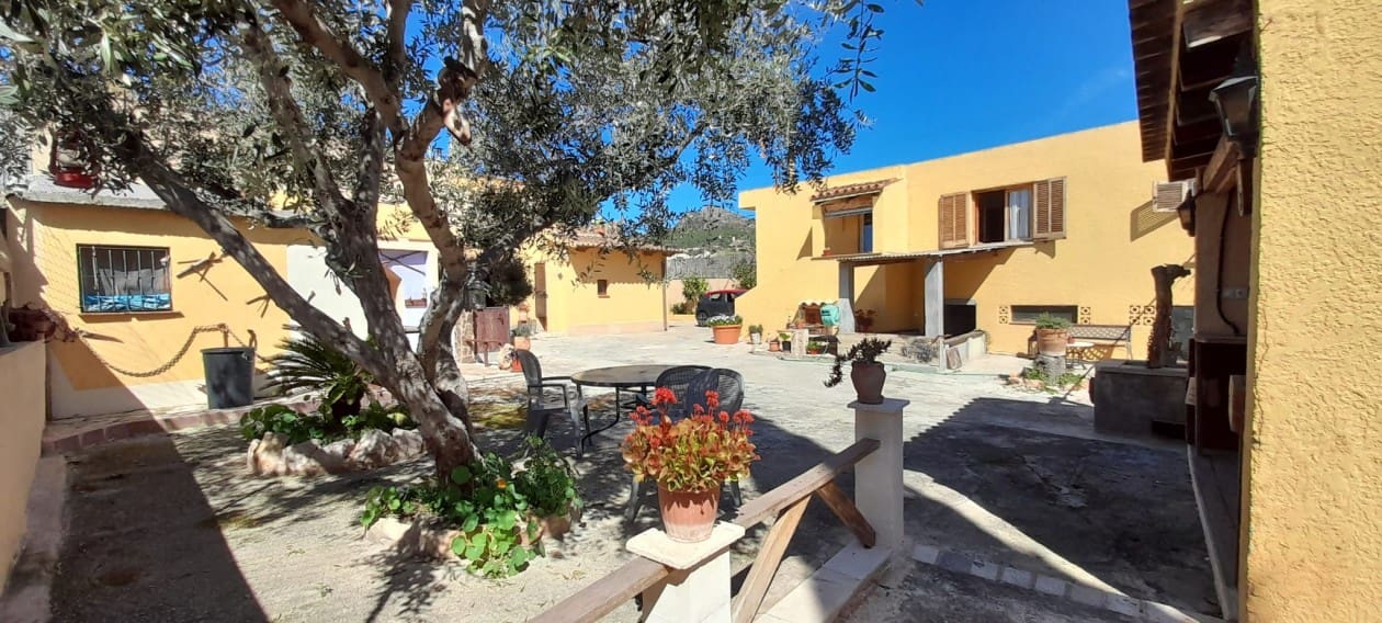 7 bedroom Townhouse for sale in Andratx - € 800,000 (Ref: 4840513)