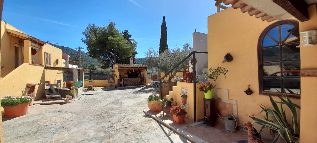 7 bedroom Townhouse for sale in Andratx - € 800,000 (Ref: 4840513)