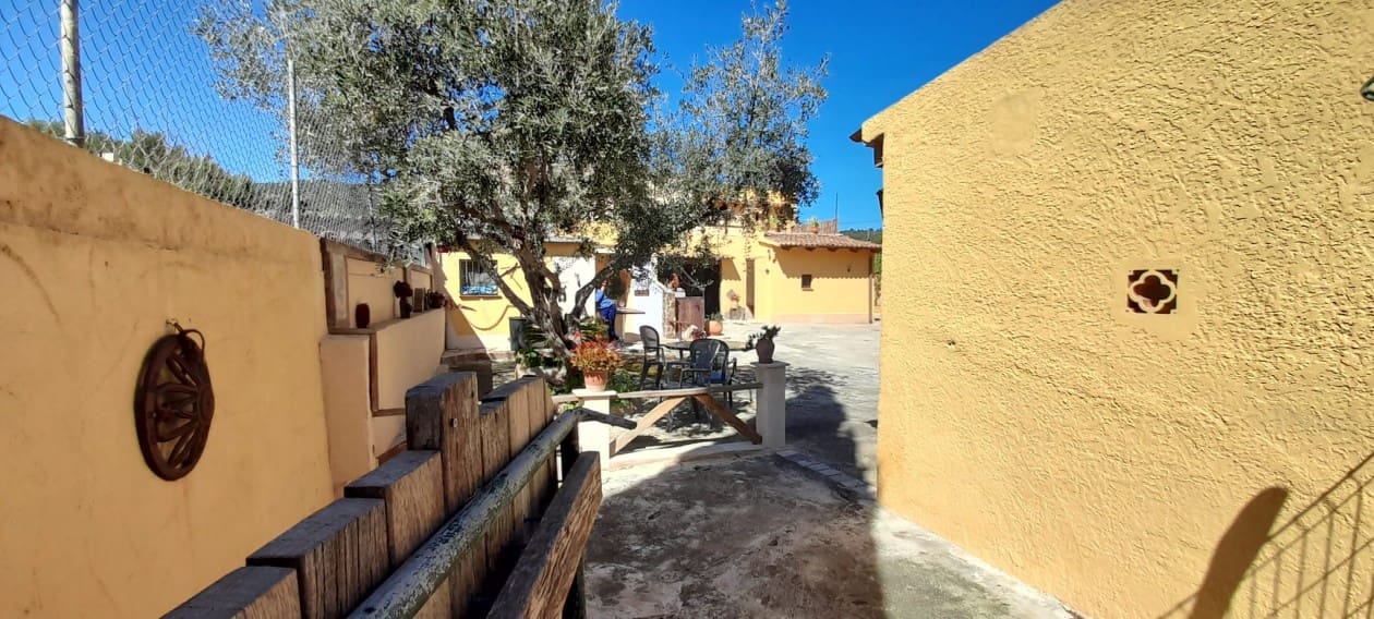 7 bedroom Townhouse for sale in Andratx - € 800,000 (Ref: 4840513)