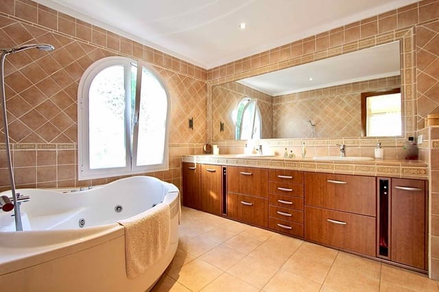 5 makuuhuone Huvila myytävänä paikassa Santa Ponsa, Calvià mukana uima-altaan - 2 520 000 € (Ref: 4998409)