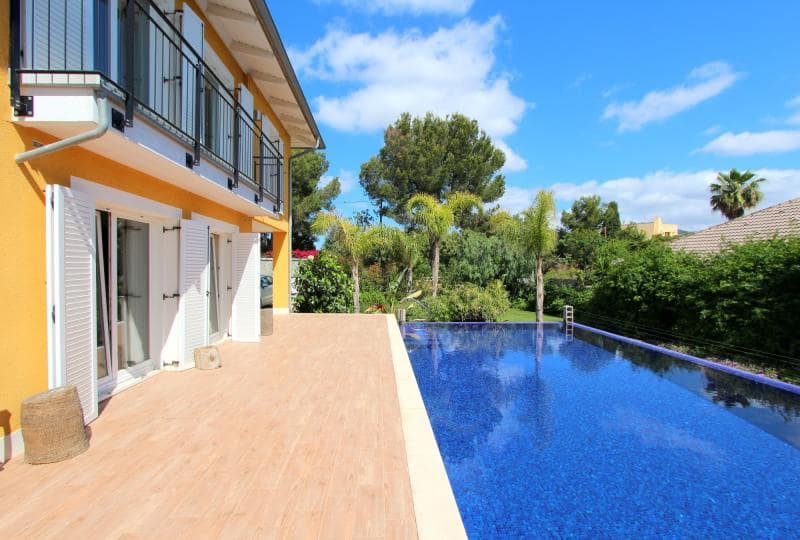 4 soveværelse Villa til salg i Torrenova med swimmingpool - € 1.550.000 (Ref: 5014016)