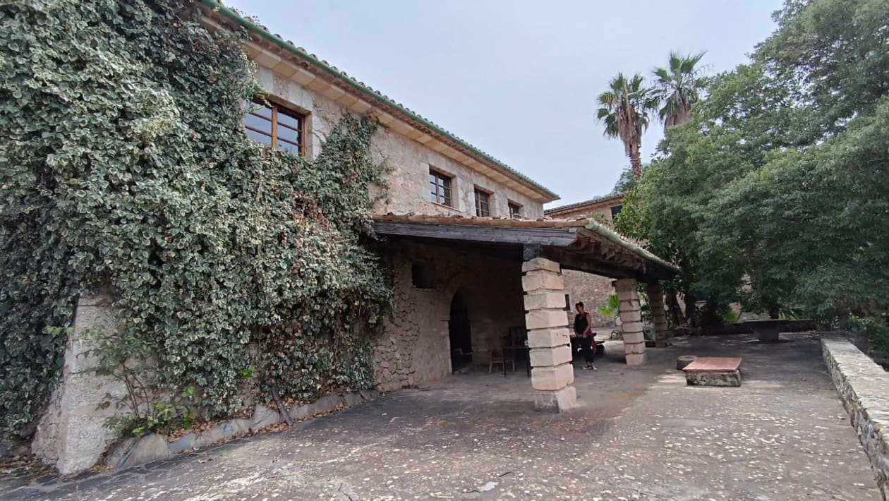 12 bedroom Villa for sale in Estellenchs - € 4,950,000 (Ref: 7815382)