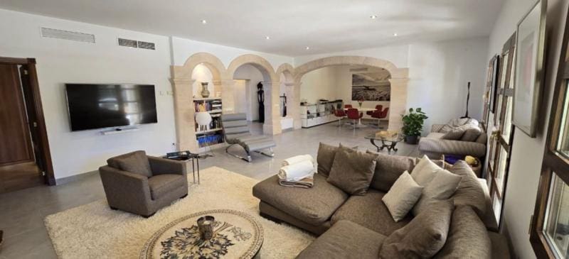 4 bedroom Villa for sale in Santa Ponsa with pool - € 2,750,000 (Ref: 8274441)