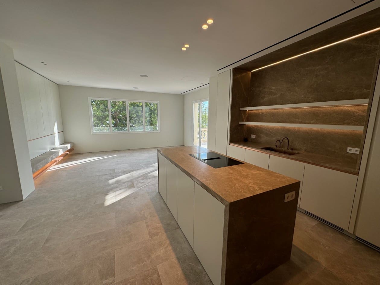 3 bedroom Apartment for sale in Palma de Mallorca - € 1,800,000 (Ref: 8411897)