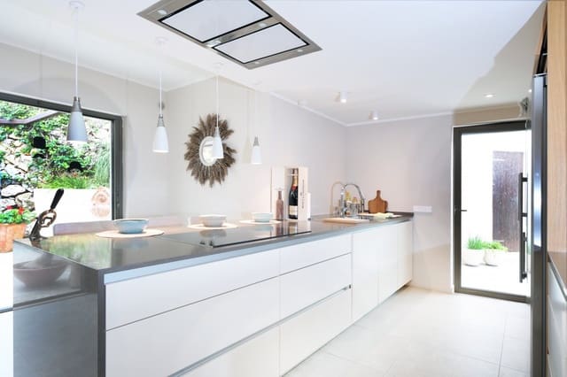 5 bedroom Villa for sale in Santa Ponsa, Calvià - € 7,500,000 (Ref: 8885471)