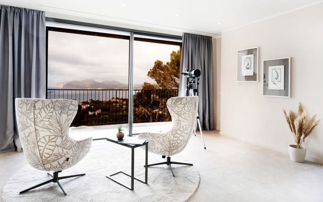 5 bedroom Villa for sale in Santa Ponsa, Calvià - € 7,500,000 (Ref: 8885471)