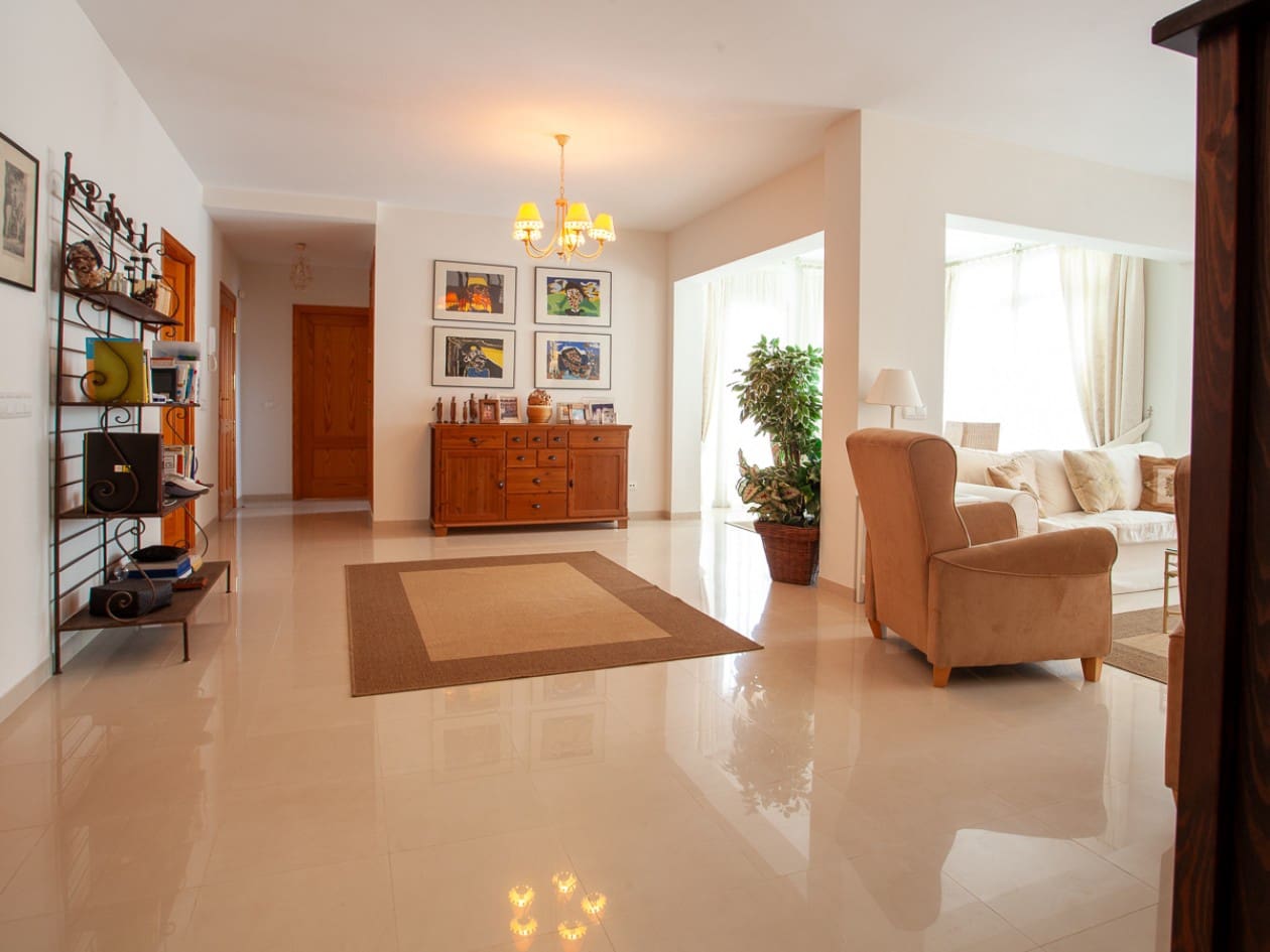 3 bedroom Apartment for sale in Santa Ponsa with pool - € 840,000 (Ref: 8912283)