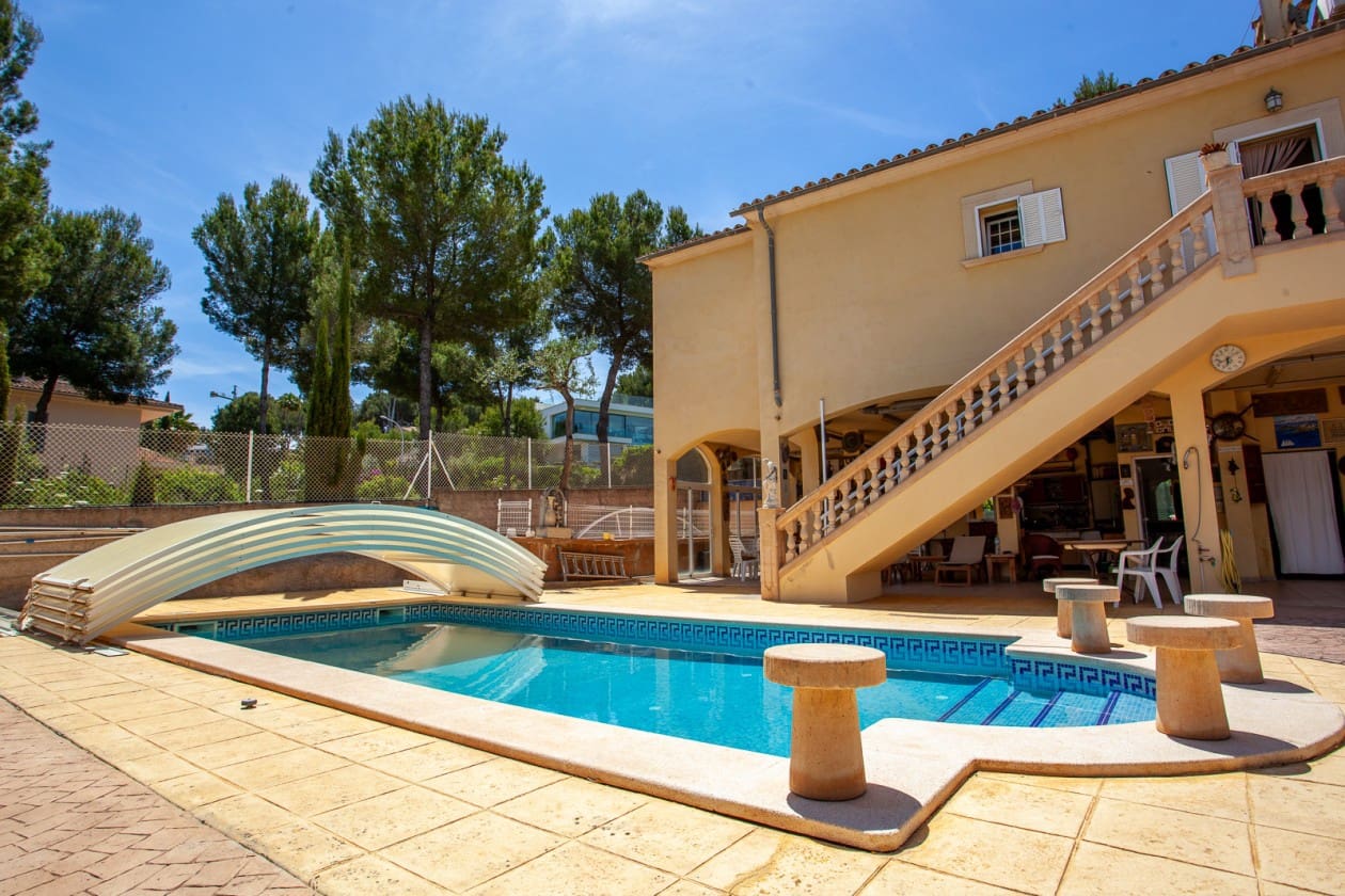 3 bedroom Villa for sale in Santa Ponsa with pool - € 2,300,000 (Ref: 9003894)