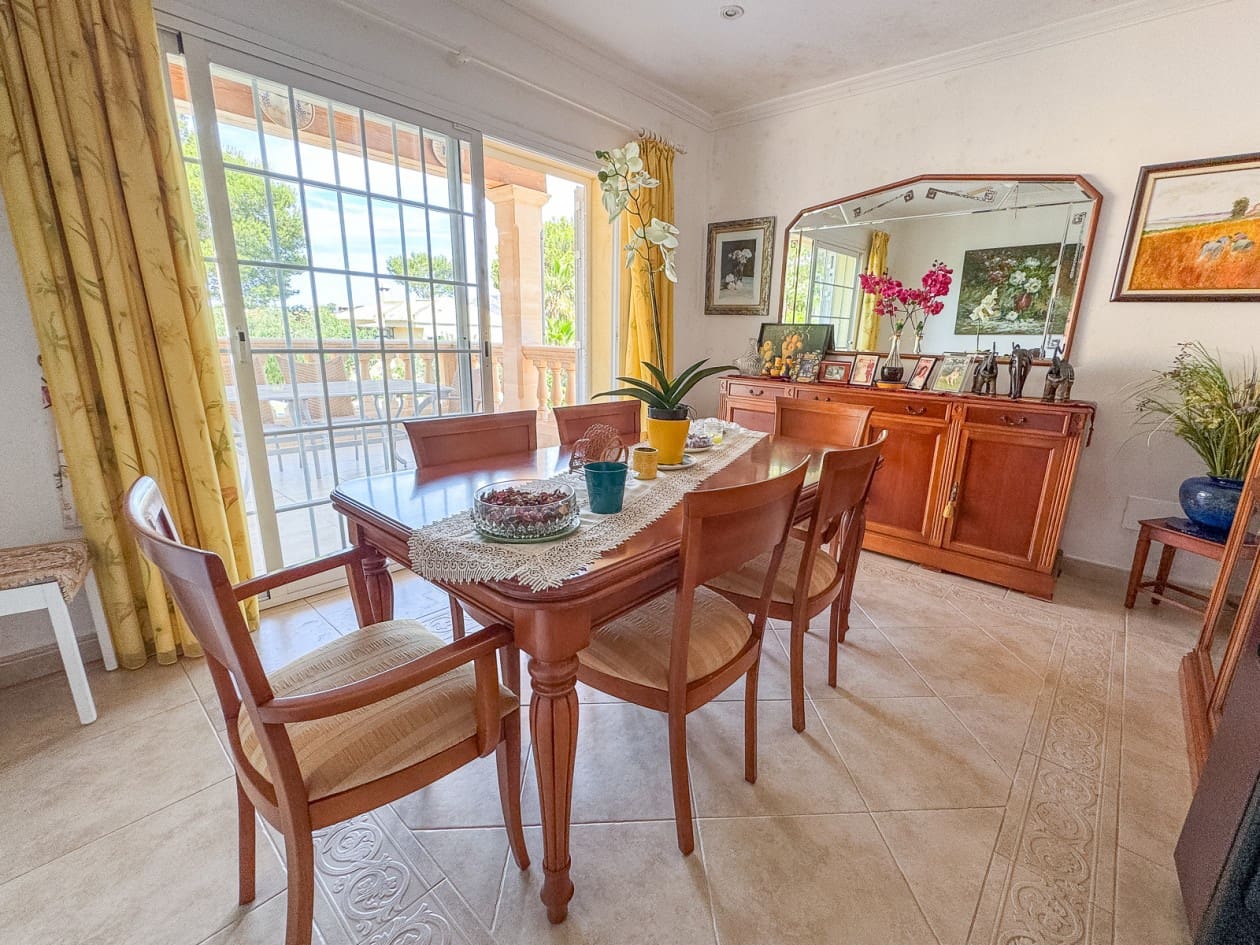 3 bedroom Villa for sale in Santa Ponsa with pool - € 2,300,000 (Ref: 9003894)