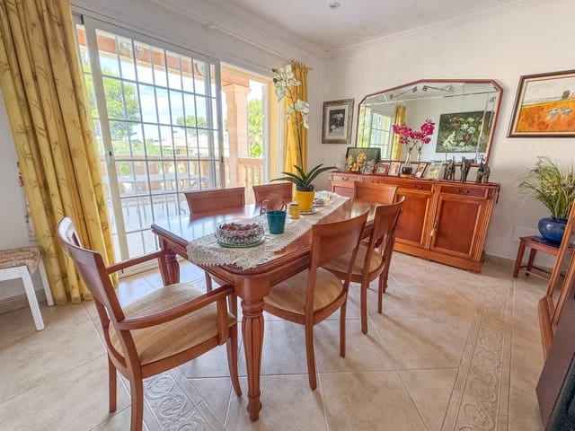 3 bedroom Villa for sale in Santa Ponsa, Calvià with pool - € 2,300,000 (Ref: 9003894)