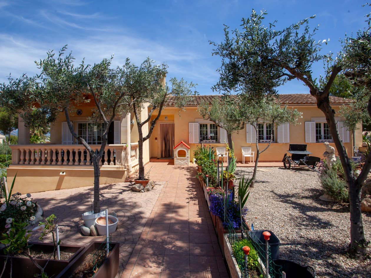 3 bedroom Villa for sale in Santa Ponsa with pool - € 2,300,000 (Ref: 9003894)