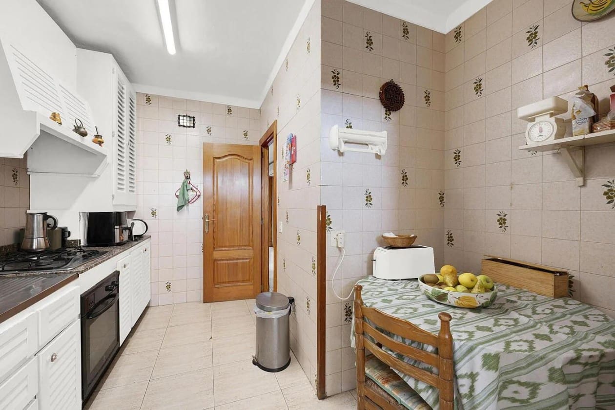 5 bedroom Villa for sale in Santa Ponsa with pool - € 650,000 (Ref: 9475041)