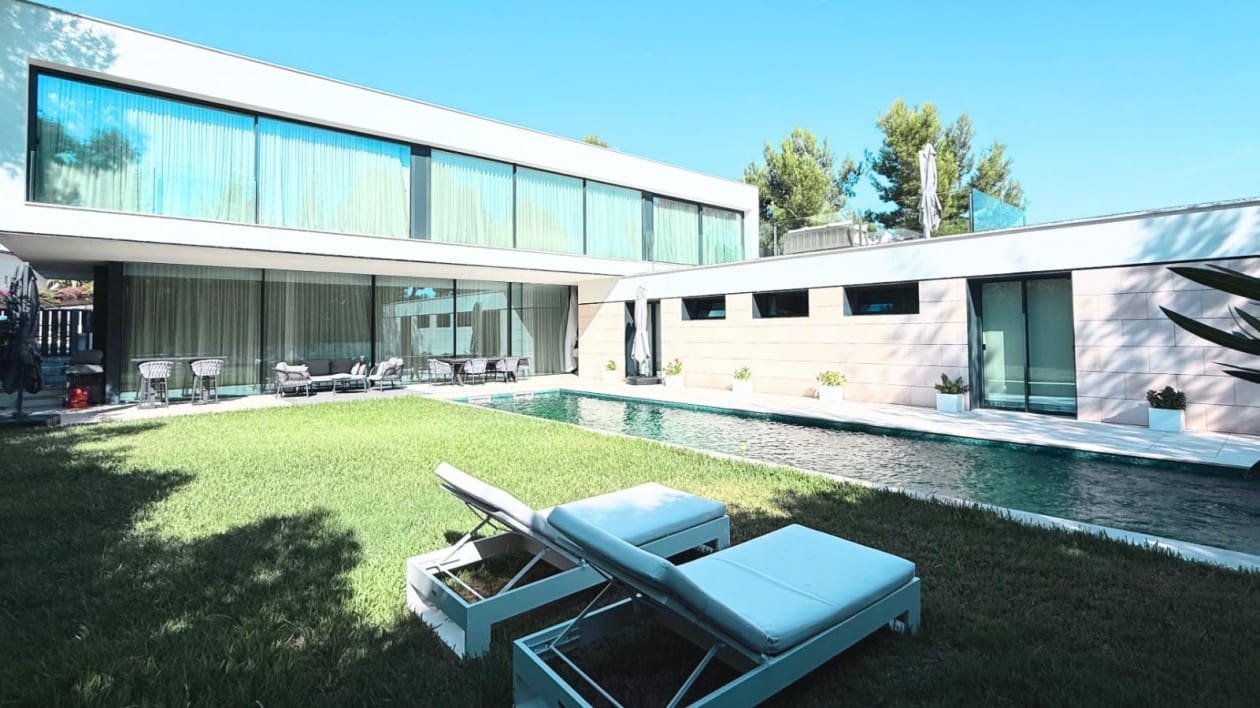 4 bedroom Villa for sale in Santa Ponsa with pool - € 4,300,000 (Ref: 9475042)
