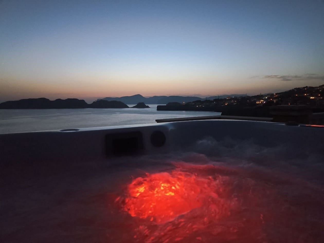 2 bedroom Apartment for sale in Santa Ponsa with pool - € 1,150,000 (Ref: 9480768)