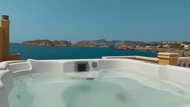 2 bedroom Apartment for sale in Santa Ponsa, Calvià with pool - € 1,150,000 (Ref: 9480768)