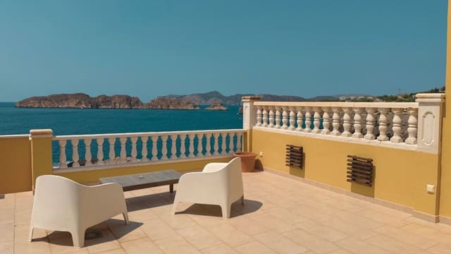 2 bedroom Apartment for sale in Santa Ponsa, Calvià with pool - € 1,150,000 (Ref: 9480768)