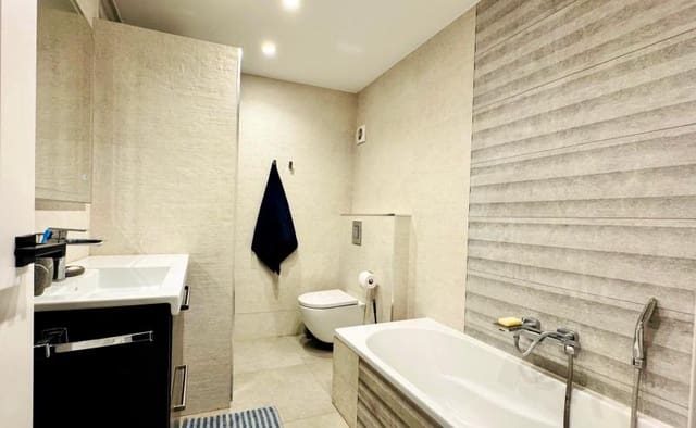 2 soveværelse Lejlighed til salg i Cala Vinyes / Cala Vinyas / Cala Viñas, Calvià med swimmingpool - € 649.000 (Ref: 9516302)