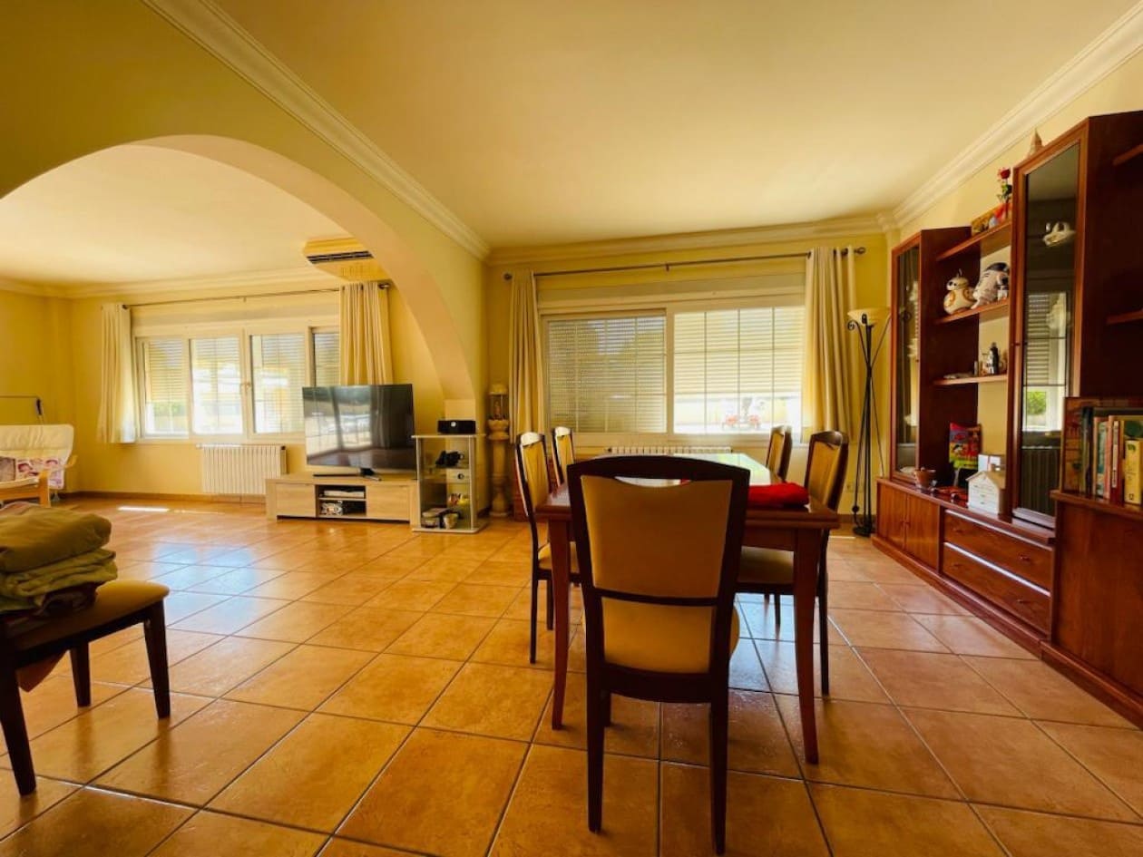 6 bedroom Villa for sale in Santa Ponsa - € 2,795,000 (Ref: 9618764)