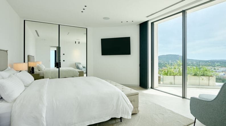 5 bedroom Villa for sale in Santa Ponsa - € 6,900,000 (Ref: 9618765)