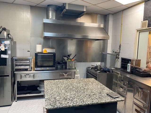 Commerciale in vendita in L'Arenal / S'Arenal, Llucmajor - 80.000 € (Rif: 9646080)