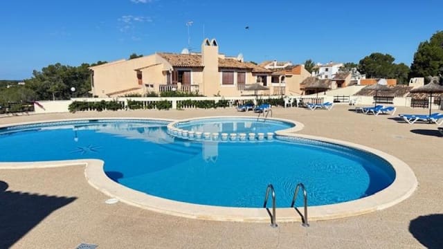 Chalet de 4 habitaciones en Santa Ponsa, Calvià en venta con piscina - 1.150.000 € (Ref: 9838595)