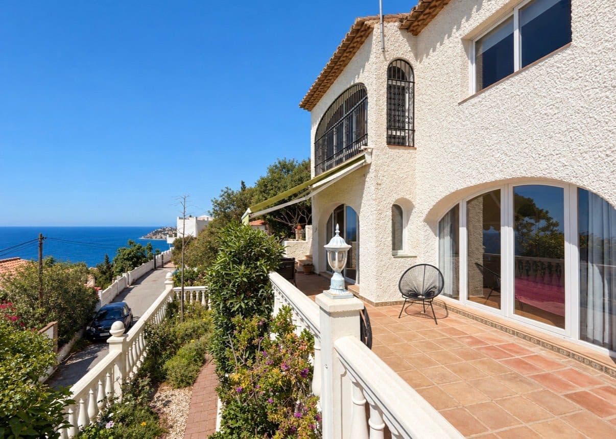 Chalet de 3 habitaciones en Salobreña en venta con piscina garaje - 355.000 € (Ref: 10091452)