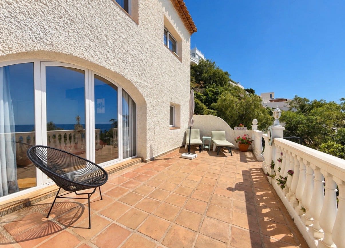 Chalet de 3 habitaciones en Salobreña en venta con piscina garaje - 355.000 € (Ref: 10091452)