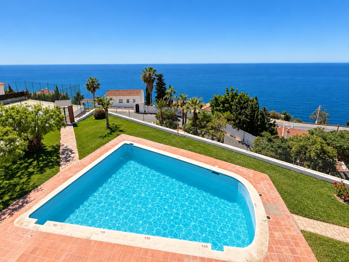 Chalet de 3 habitaciones en Salobreña en venta con piscina garaje - 355.000 € (Ref: 10091452)