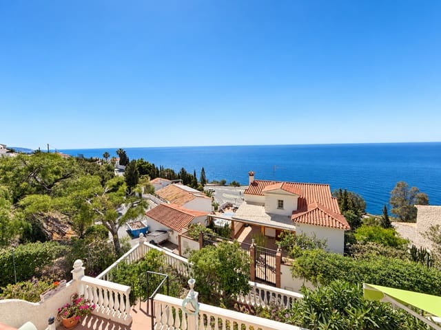 Chalet de 3 habitaciones en Salobreña en venta con piscina garaje - 355.000 € (Ref: 10091452)