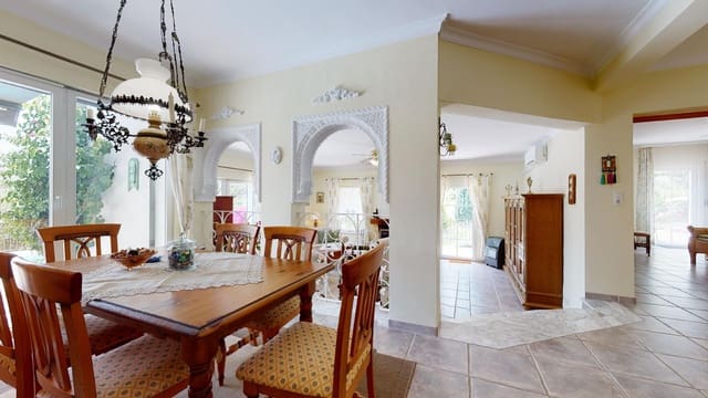 3 soveværelse Finca/Landehus til salg i Orgiva med swimmingpool garage - € 365.000 (Ref: 6035709)