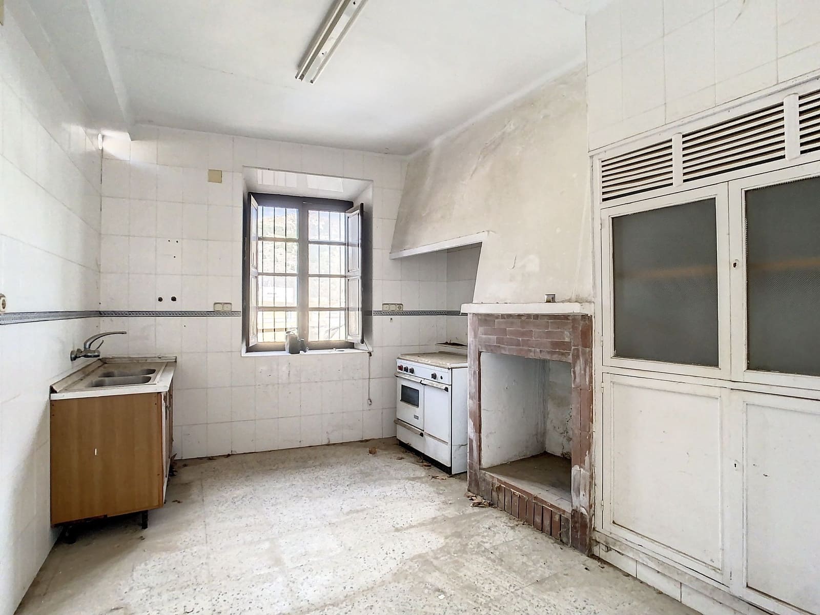 4 slaapkamer Huis te koop in Velez de Benaudalla - € 115.000 (Ref: 6769817)