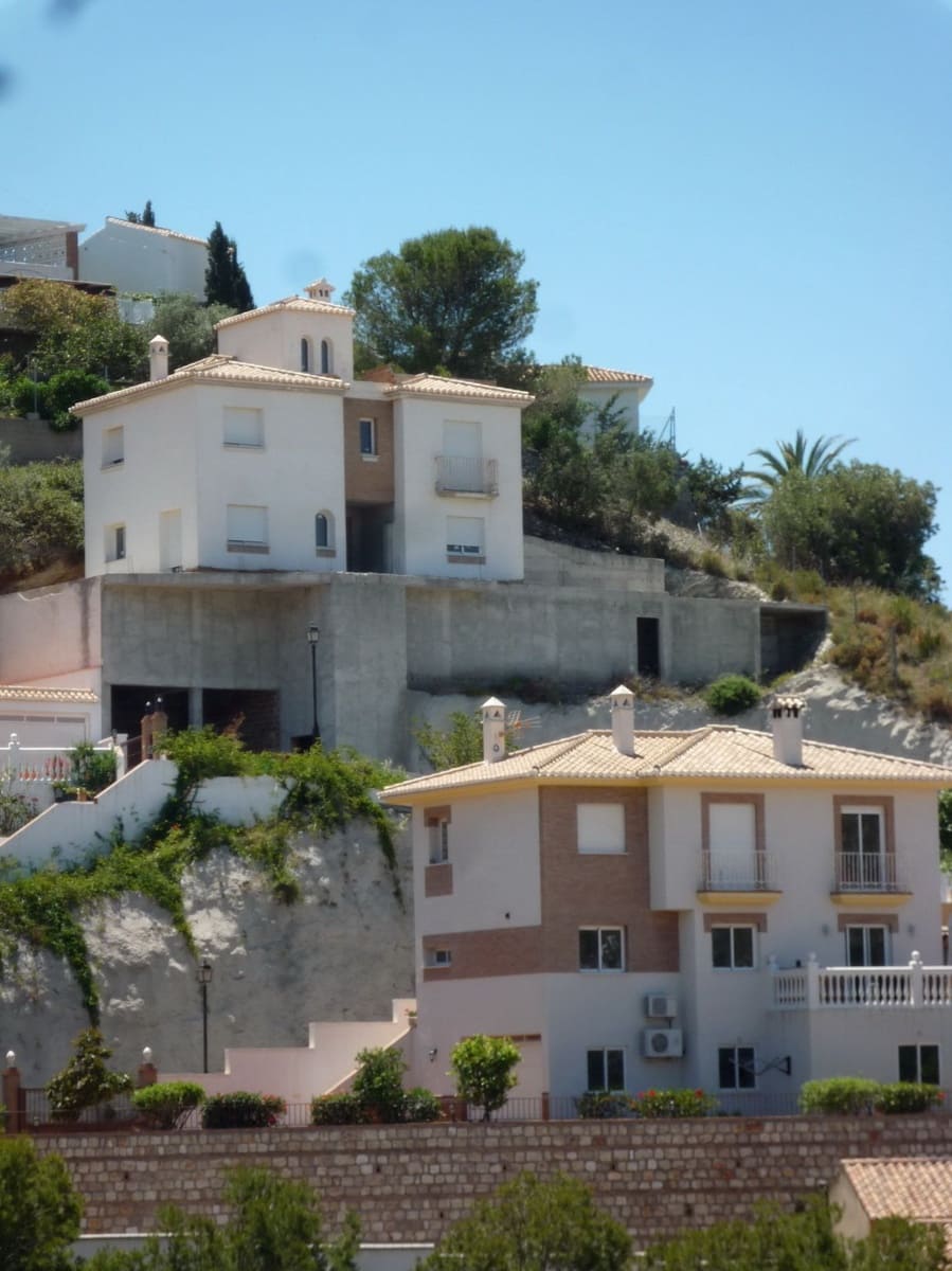 4 Zimmer Villa zu verkaufen in Almunecar mit Pool Garage - 470.000 € (Ref: 7041360)