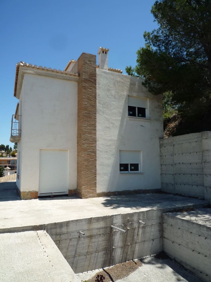 4 Zimmer Villa zu verkaufen in Almunecar mit Pool Garage - 470.000 € (Ref: 7041360)