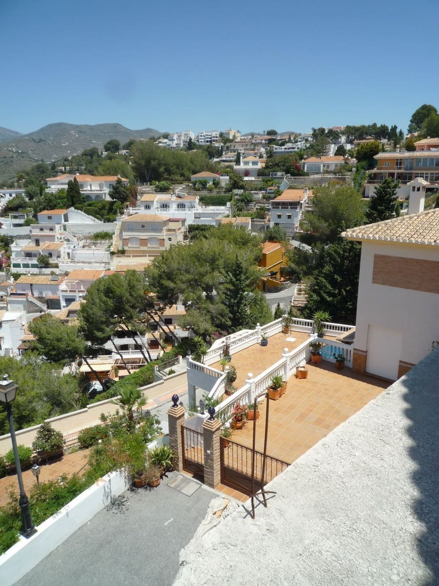 4 bedroom Villa for sale in Almunecar with pool garage - € 470,000 (Ref: 7041360)