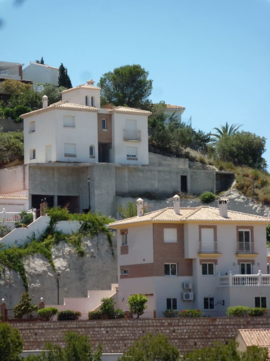 4 bedroom Villa for sale in Almunecar with pool garage - € 470,000 (Ref: 7041360)