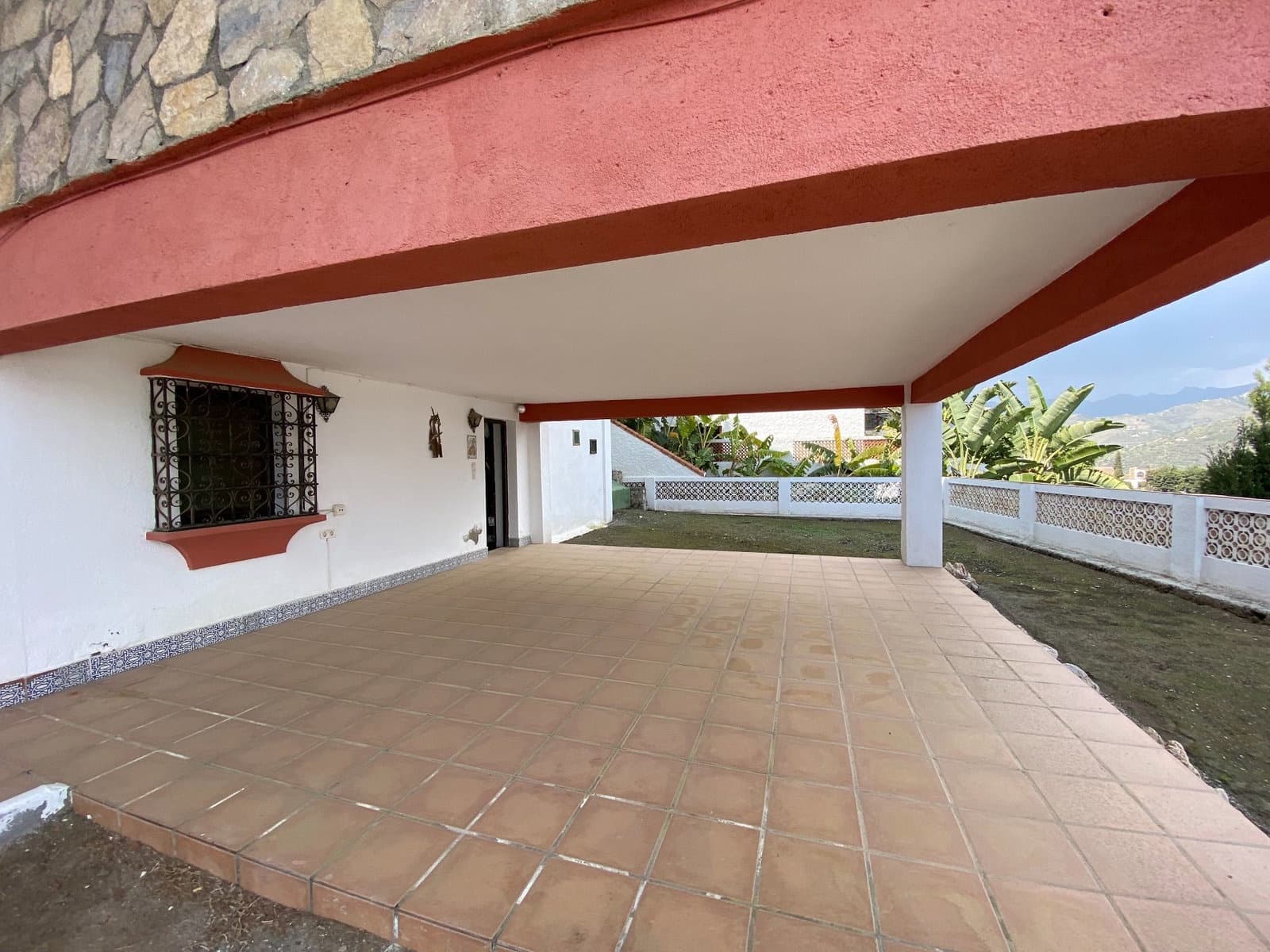 6 bedroom Villa for sale in Almunecar with pool garage - € 650,000 (Ref: 8206798)