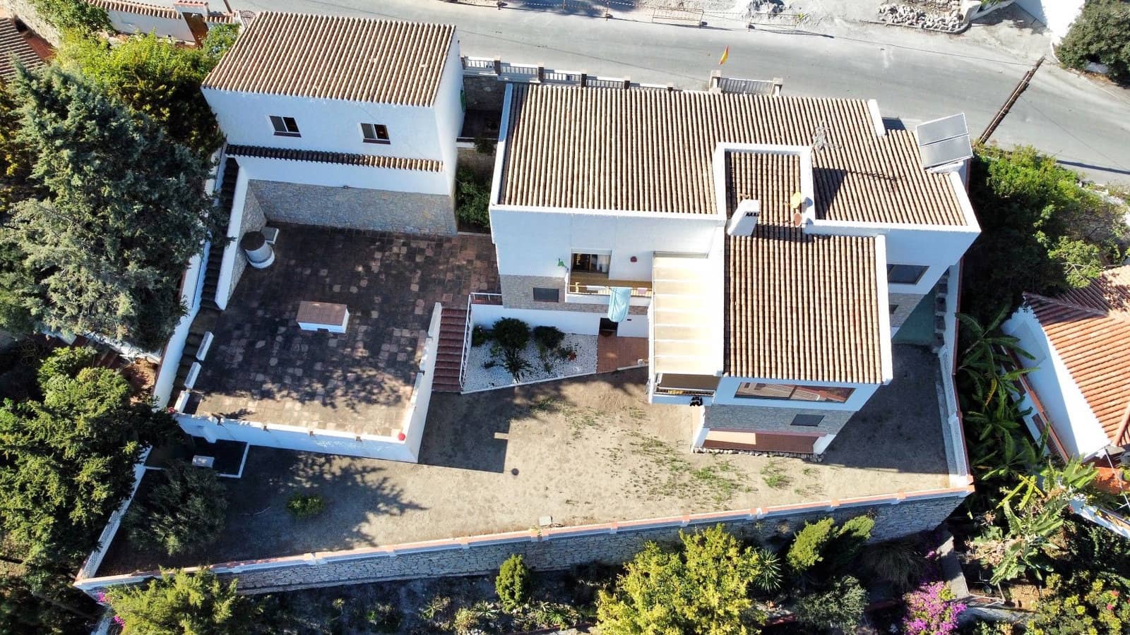 6 bedroom Villa for sale in Almunecar with pool garage - € 650,000 (Ref: 8206798)