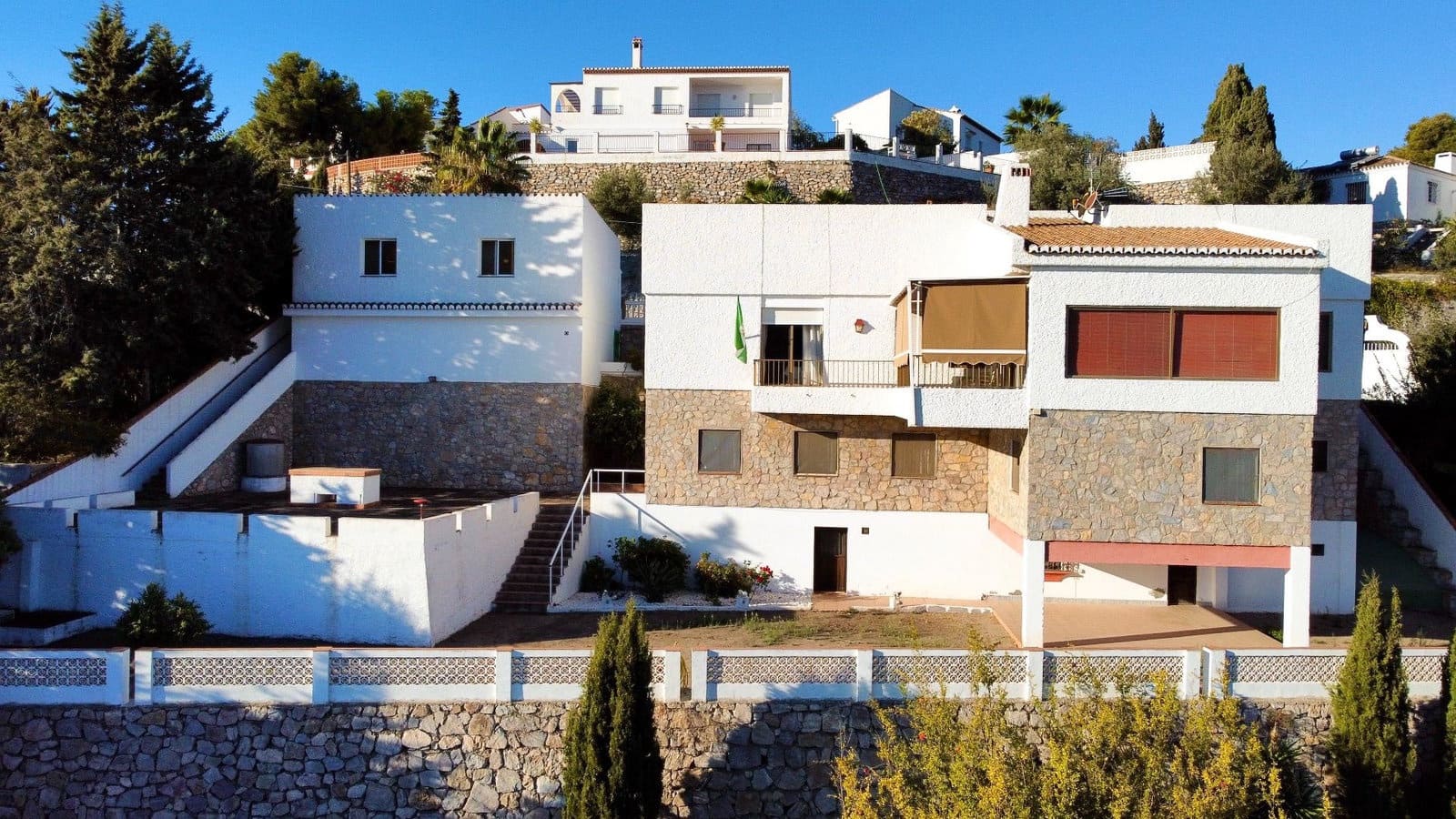 6 bedroom Villa for sale in Almunecar with pool garage - € 650,000 (Ref: 8206798)