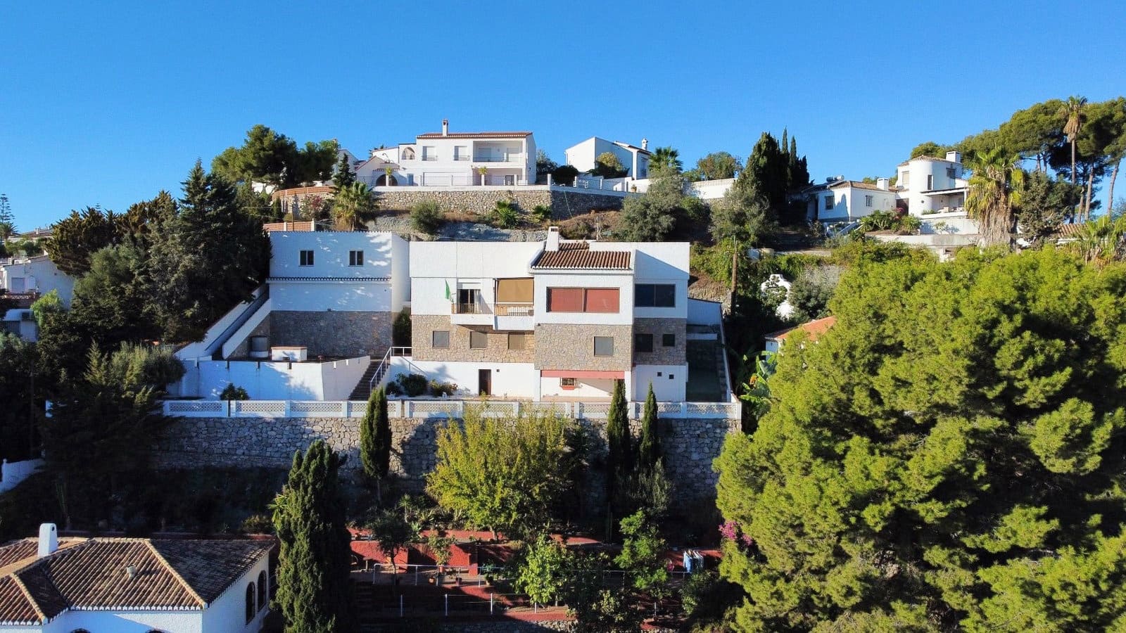 6 bedroom Villa for sale in Almunecar with pool garage - € 650,000 (Ref: 8206798)