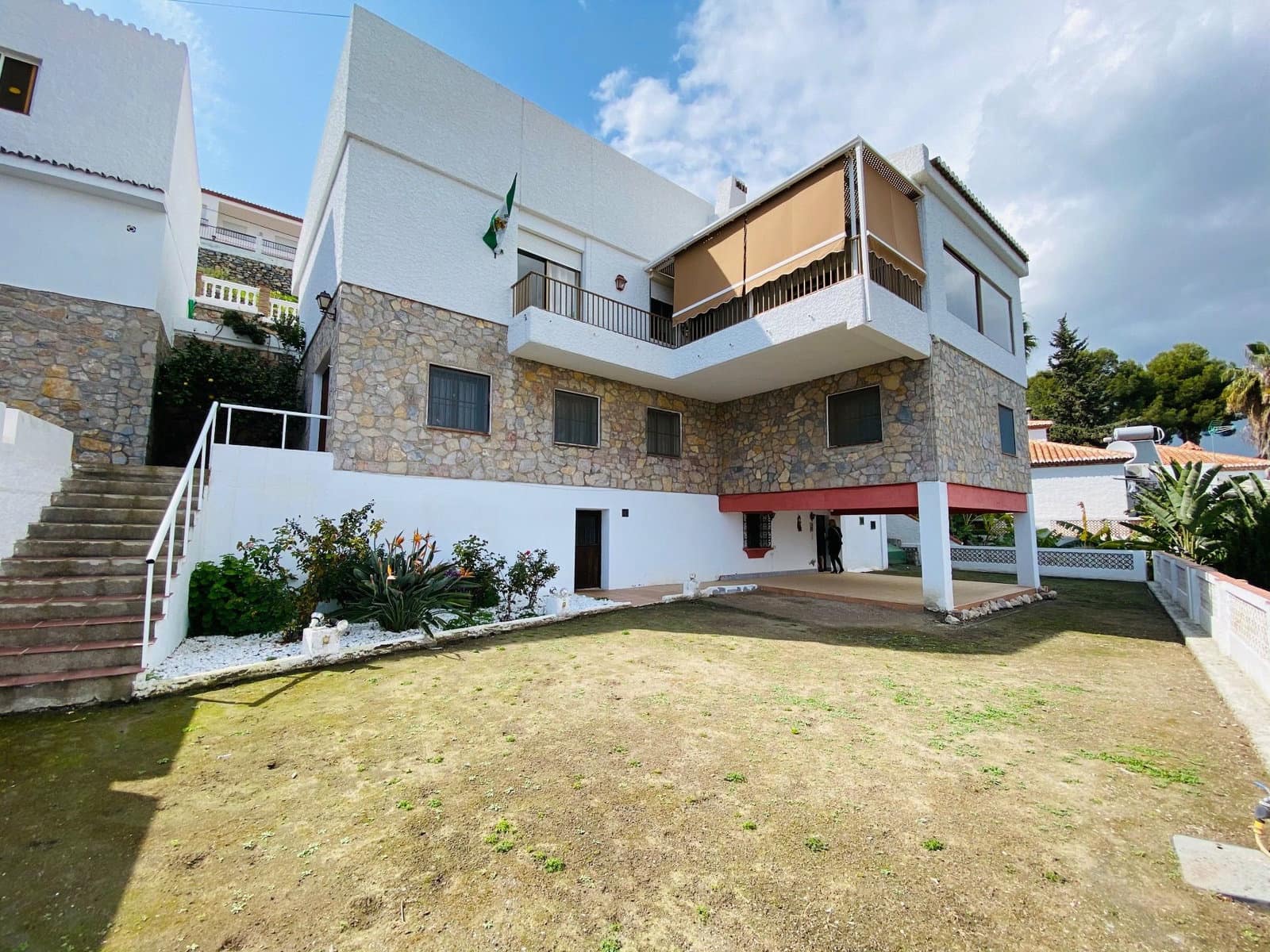 6 bedroom Villa for sale in Almunecar with pool garage - € 650,000 (Ref: 8206798)