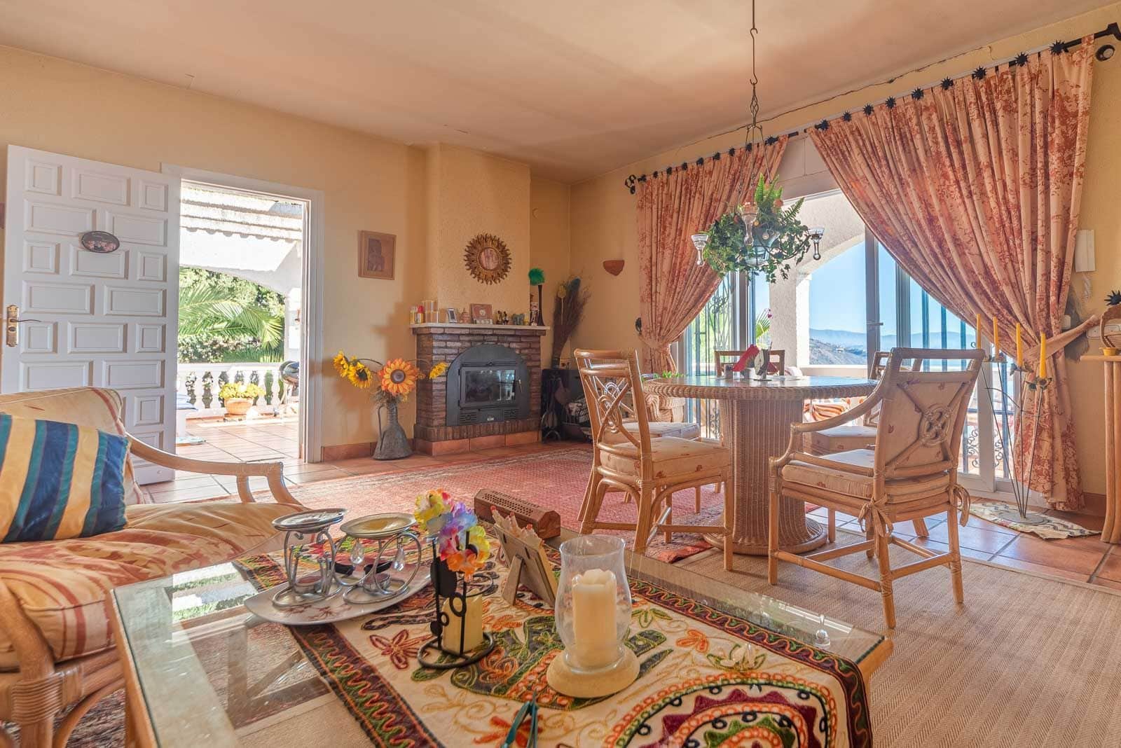 3 soverom Villa til salgs i Almunecar med svømmebasseng garasje - € 575 000 (Ref: 8243232)