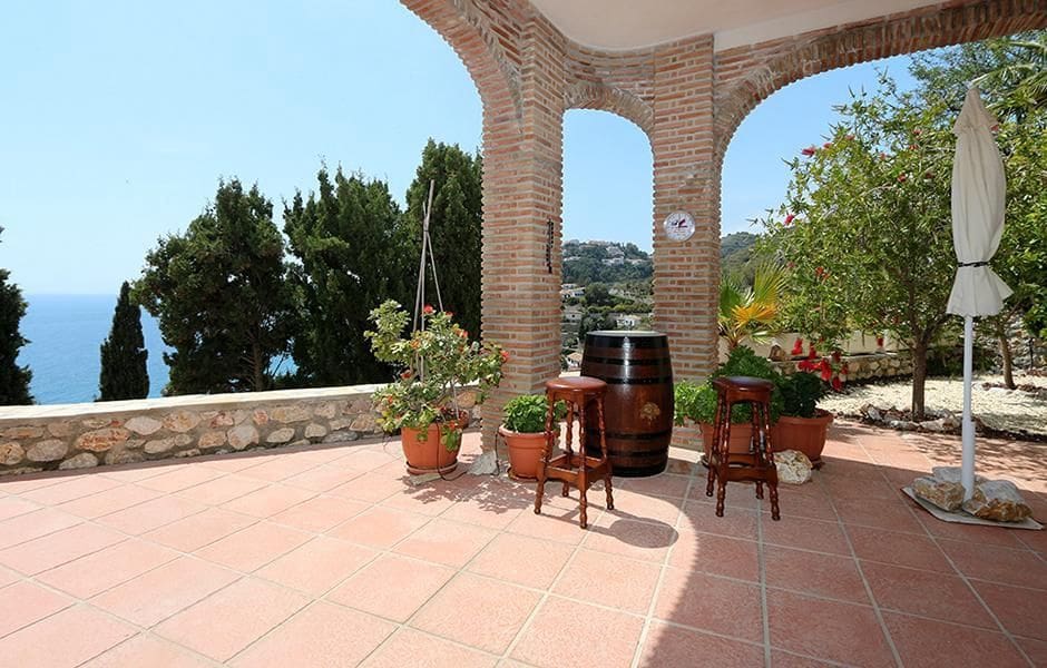 2 soveværelse Villa til salg i Cotobro med swimmingpool garage - € 485.000 (Ref: 8331865)