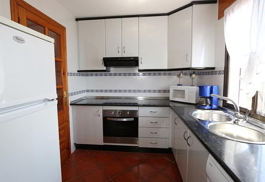 2 soveværelse Villa til salg i Cotobro med swimmingpool garage - € 485.000 (Ref: 8331865)