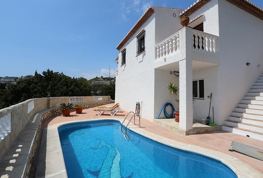 2 soveværelse Villa til salg i Cotobro med swimmingpool garage - € 485.000 (Ref: 8331865)