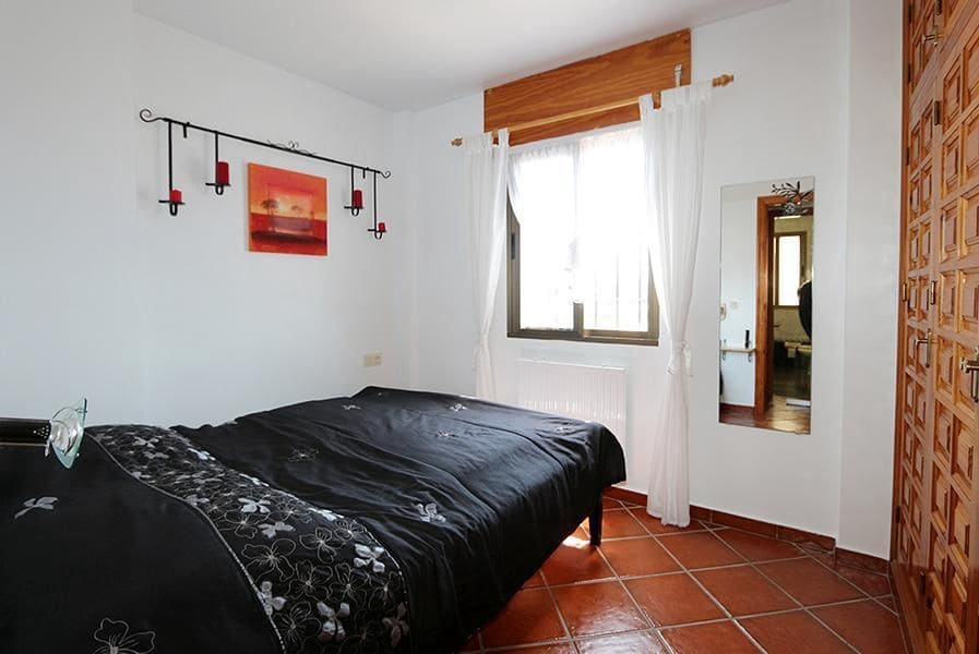 2 soveværelse Villa til salg i Cotobro med swimmingpool garage - € 485.000 (Ref: 8331865)