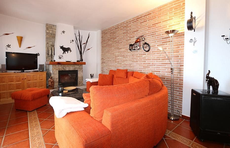 2 soveværelse Villa til salg i Cotobro med swimmingpool garage - € 485.000 (Ref: 8331865)